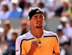 IM体育赛事直播入口-关于西班牙网球队力克欧洲网球队，兹维列夫制霸全场的信息