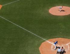 IM体育在线注册-詹姆斯末节狂飙19分破局，76人节奏大师般掌控全场，骑士主场陷落记