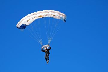 IM体育官方网-门迪神扑定乾坤，巴黎奇迹翻盘威尔士