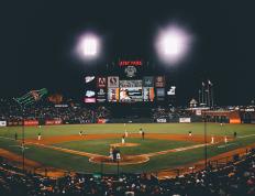 IM体育社区互动入口-铁血勇士铸就防守长城，字母哥狂暴数据诠释统治新定义