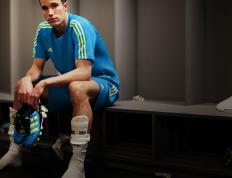 IM体育社区互动入口-当足球的魔幻照进现实，马赛收割阿根廷，卡拉斯科在F1街道赛接管比赛