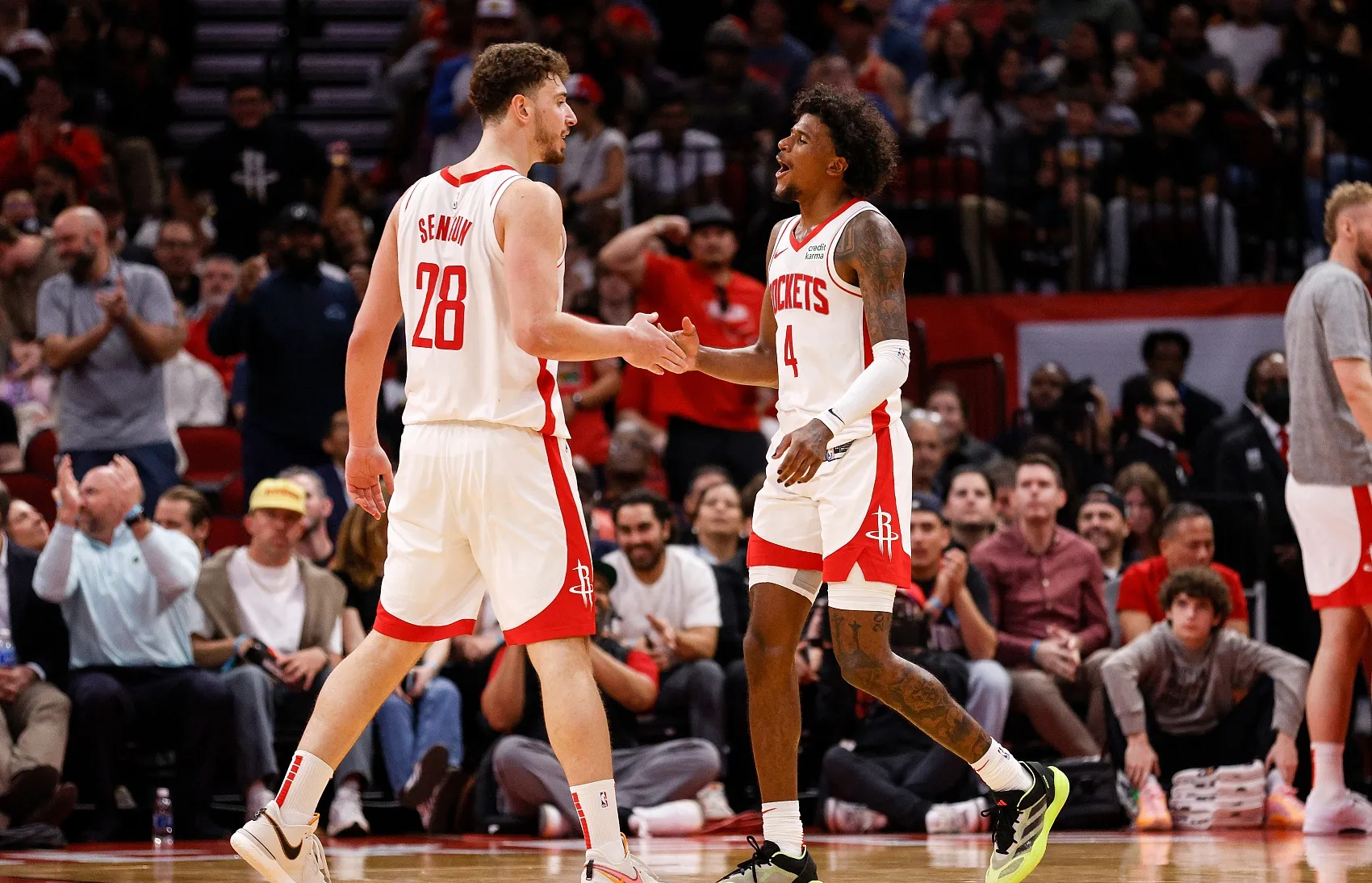 IM Sport-包含雄鹿队重练团结，以强大气场击败对手的词条