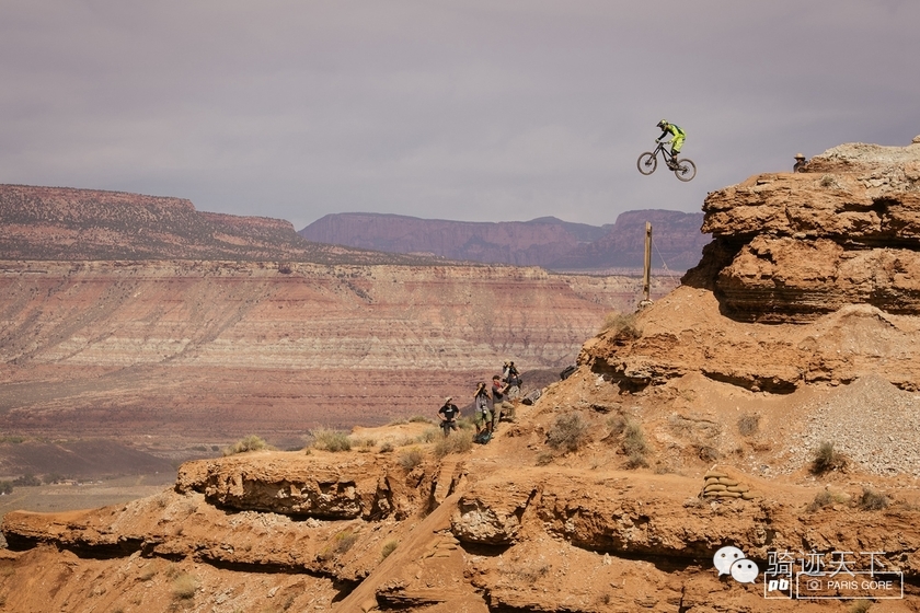 IM体育平台-关于高难度动作一击即中，打破纪录获得掌声喝彩的信息