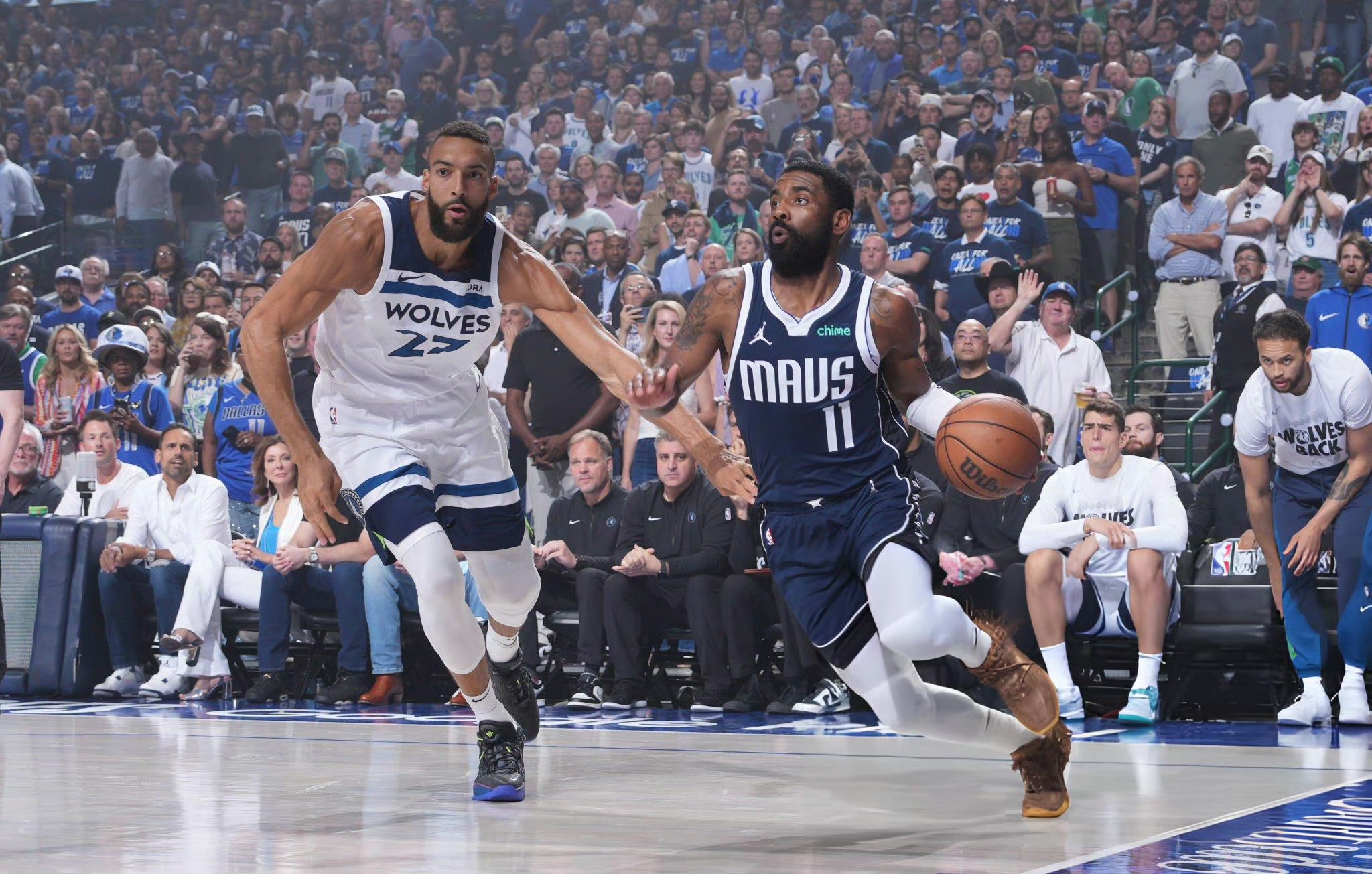 IM体育官方平台-独行侠险胜魔术，欧文扛起全队