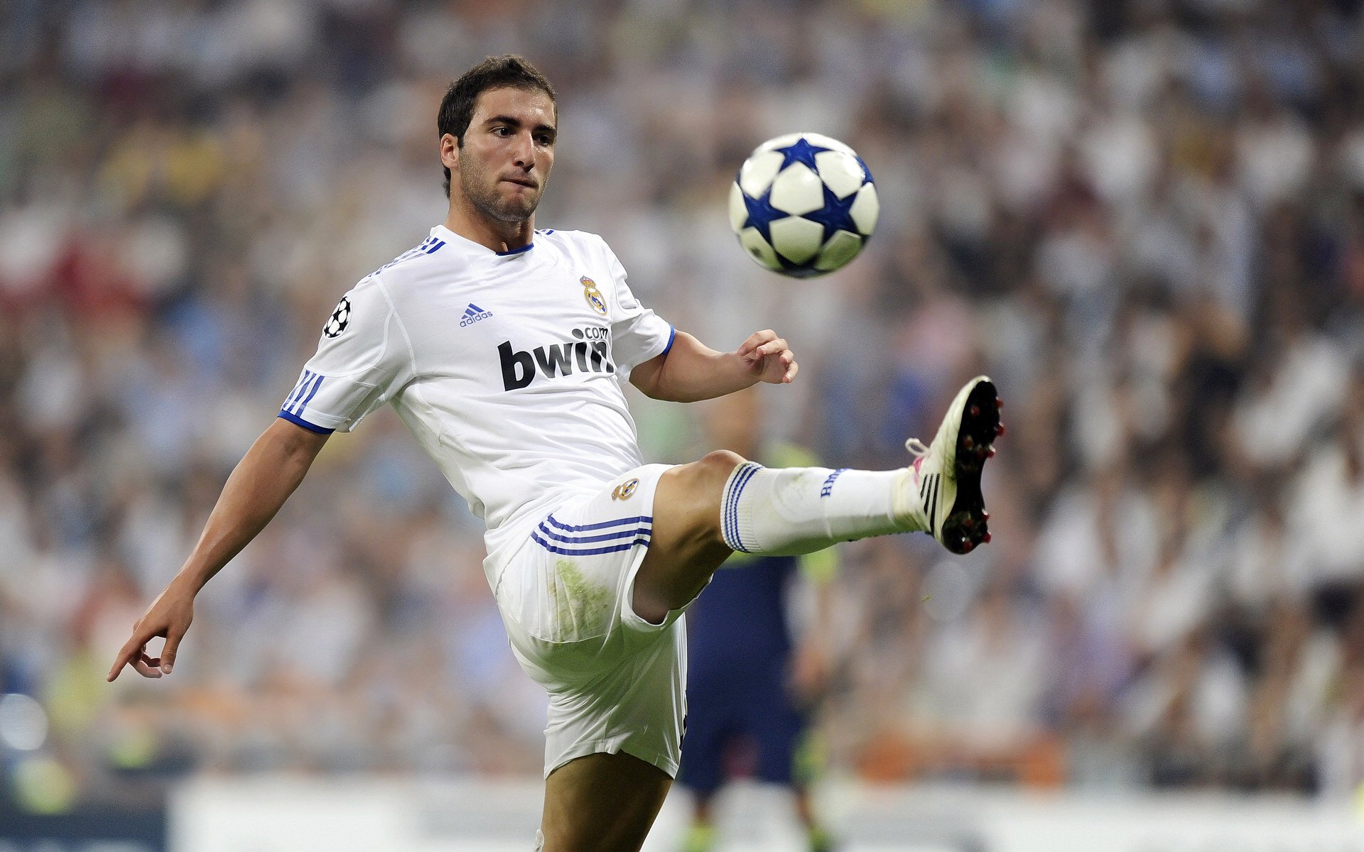 IM体育官网入口-掌控与制霸，东契奇的节奏艺术与猛龙的团队铁壁